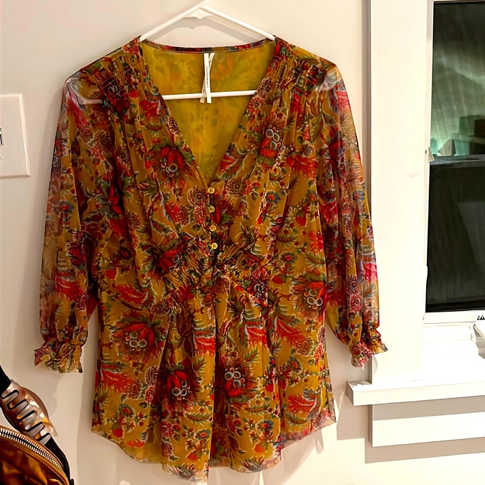 Gorgeous blouse I wore it once Hand wash
